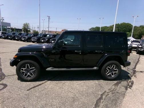 2025 Jeep Wrangler 4-Door Sahara 4x4
