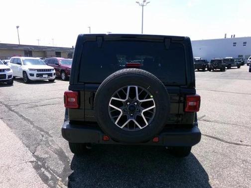 2025 Jeep Wrangler 4-Door Sahara 4x4