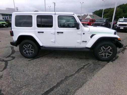2025 Jeep Wrangler 4-Door Sahara 4x4