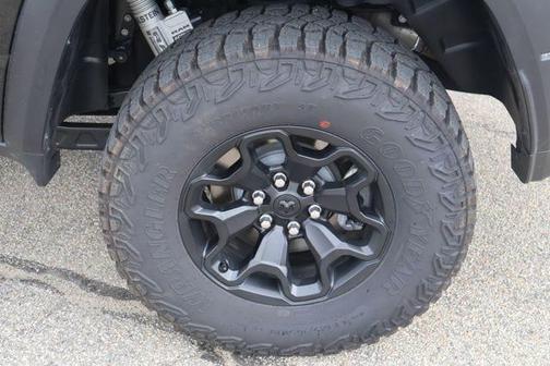 Diamond Black Crystal Pearlcoat 2026 RAM 1500 RHO Crew Cab 4x4 5'7' Box