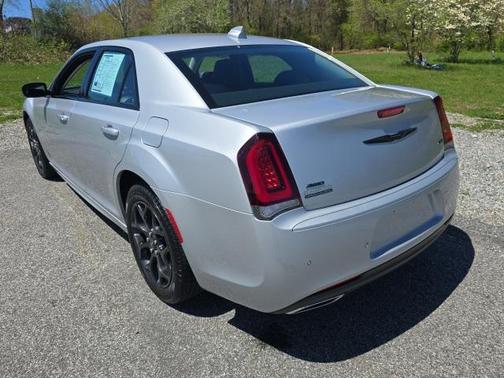 2023 Chrysler 300 Touring