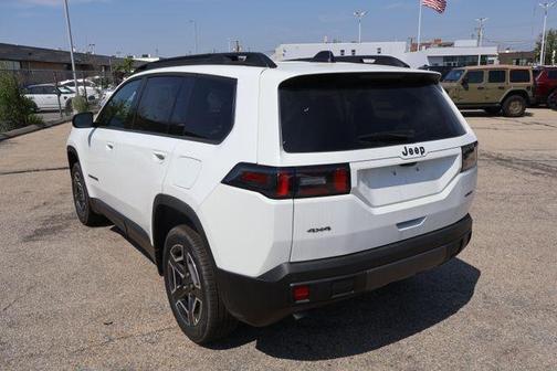 Bright White Clearcoat 2026 Jeep Cherokee Laredo 4x4