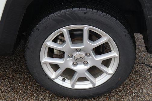 Alpine White Clearcoat 2023 Jeep Renegade Latitude