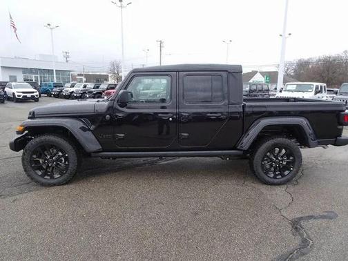 2025 Jeep Gladiator Nighthawk