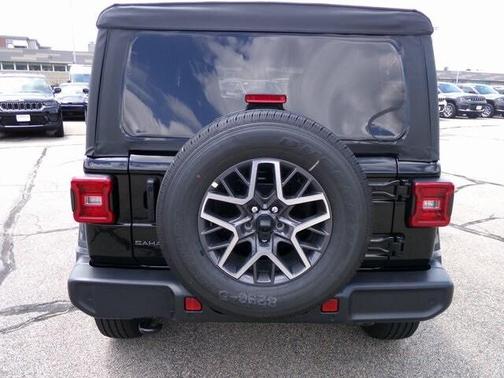 2025 Jeep Wrangler 4-Door Sahara 4x4