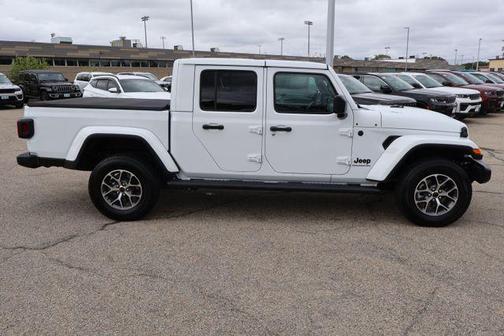 Bright White Clearcoat 2025 Jeep Gladiator Sport S