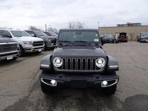 2025 Jeep Wrangler 4-Door Sahara 4x4