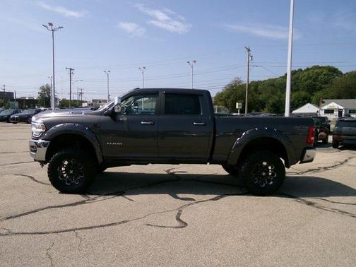 2022 RAM 3500 Laramie Crew Cab 4x4 6'4' Box