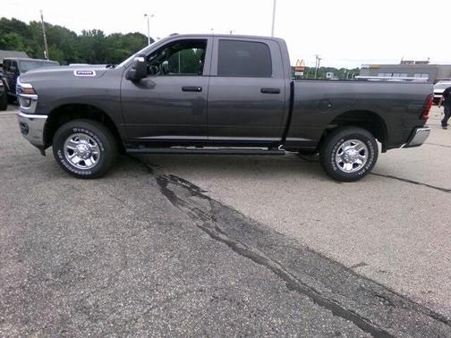 2025 RAM 2500 Tradesman Crew Cab 4x4 6'4' Box
