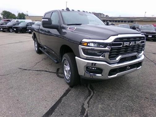 2025 RAM 2500 Tradesman Crew Cab 4x4 6'4' Box