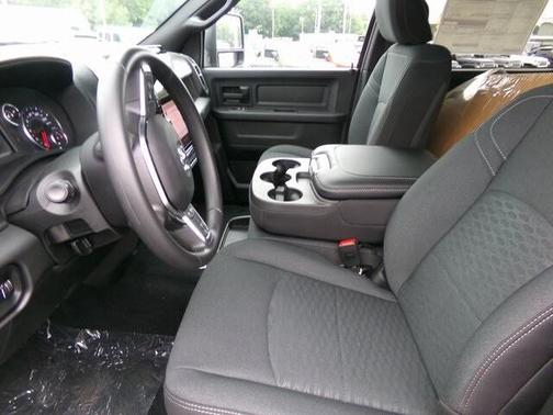 2025 RAM 2500 Tradesman Crew Cab 4x4 6'4' Box