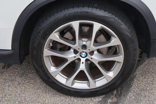 White Metallic 2022 BMW X5 xDrive40i