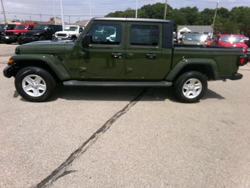 2022 Jeep Gladiator Sport S