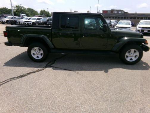 2022 Jeep Gladiator Sport S