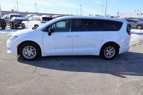 2024 Chrysler Voyager LX