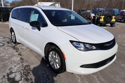 2024 Chrysler Voyager LX