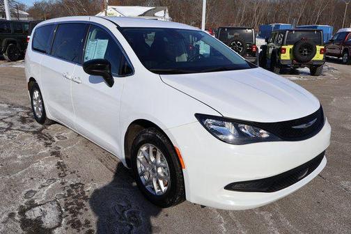 2024 Chrysler Voyager LX