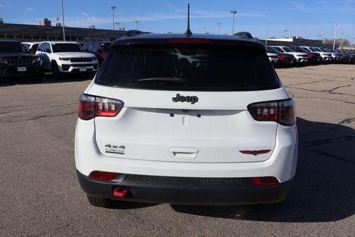 Bright White Clearcoat 2022 Jeep Compass Trailhawk