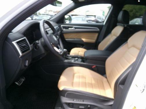 2023 Volkswagen Atlas Cross Sport 3.6L V6 SEL Premium R-Line