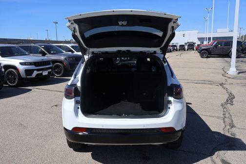 Bright White Clearcoat 2023 Jeep Compass Limited