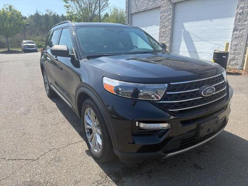 Black Metallic 2022 Ford Explorer XLT