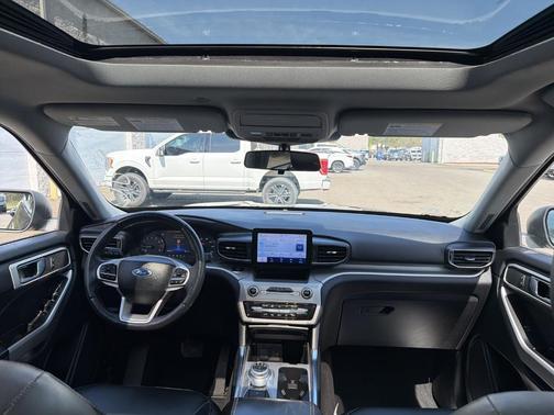 Black Metallic 2022 Ford Explorer XLT