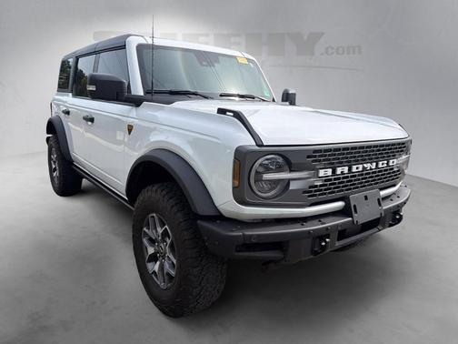 Oxford White 2024 Ford Bronco Badlands