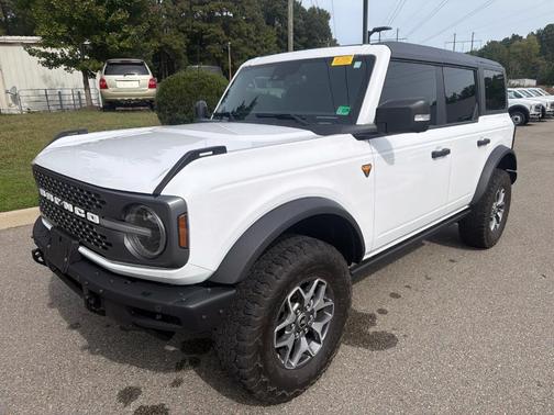 Oxford White 2024 Ford Bronco Badlands