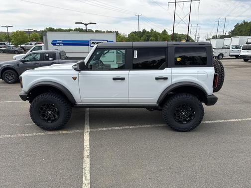 Oxford White 2026 Ford Bronco Badlands