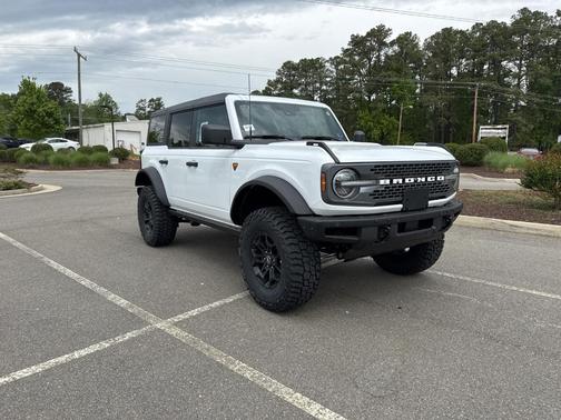 Oxford White 2026 Ford Bronco Badlands