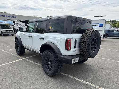 Oxford White 2026 Ford Bronco Badlands