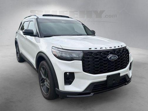 Star White 2025 Ford Explorer ST-Line