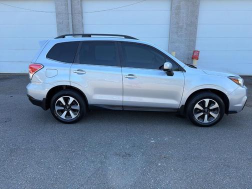 Ice Silver Metallic 2018 Subaru Forester 2.5i Limited