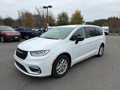 2024 Chrysler Pacifica Touring-L
