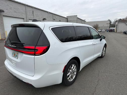 2024 Chrysler Pacifica Touring-L