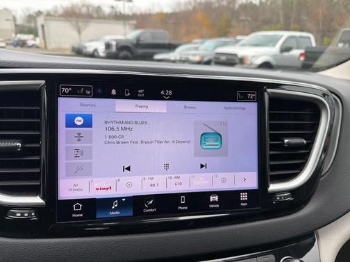 2024 Chrysler Pacifica Touring-L