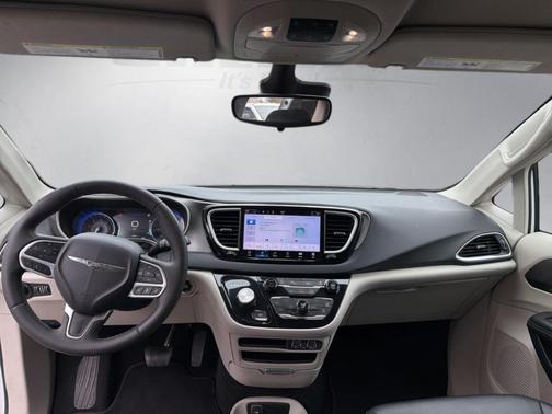 2024 Chrysler Pacifica Touring-L