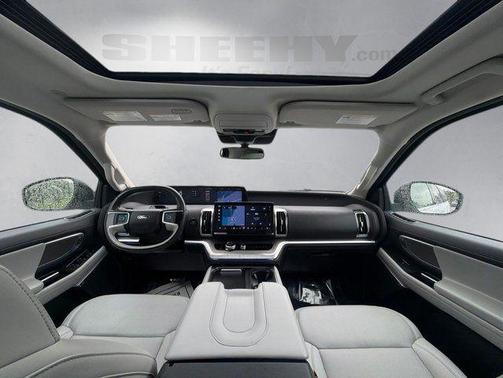Star White 2025 Ford Expedition Max Platinum