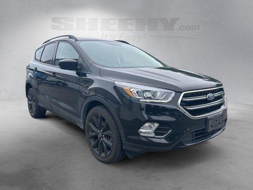 Black Metallic 2019 Ford Escape SE