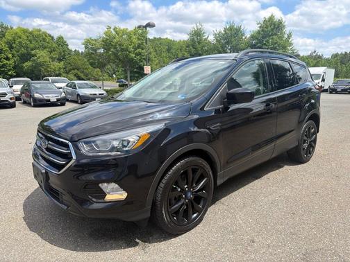 Black Metallic 2019 Ford Escape SE