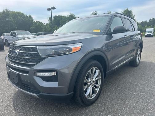 Gray Metallic 2023 Ford Explorer XLT