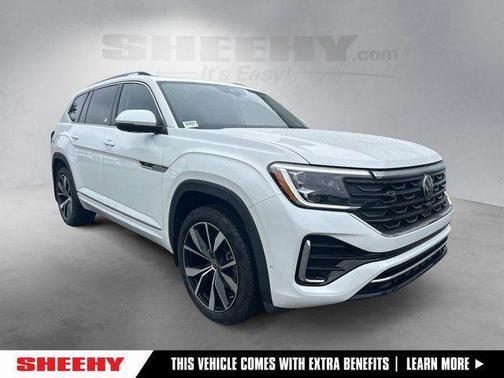 Opal White Pearl Effect 2024 Volkswagen Atlas 2.0T SEL Premium R-Line