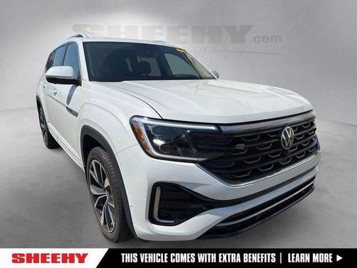 Opal White Pearl Effect 2024 Volkswagen Atlas 2.0T SEL Premium R-Line