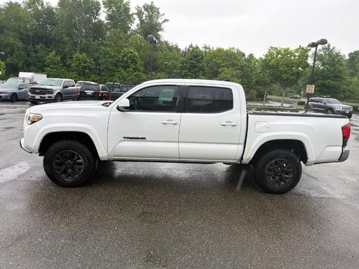Super White 2018 Toyota Tacoma SR5