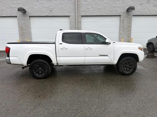 Super White 2018 Toyota Tacoma SR5