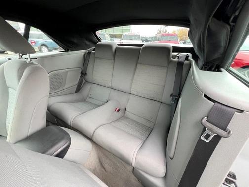 2006 Ford Mustang Deluxe