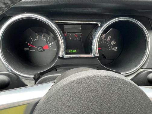 2006 Ford Mustang Deluxe