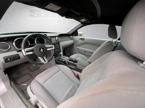 2006 Ford Mustang Deluxe