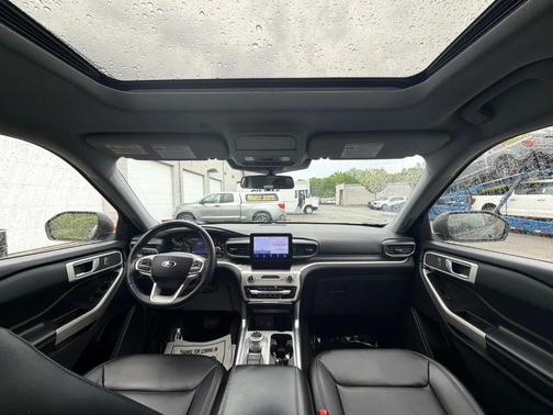 Black Metallic 2022 Ford Explorer XLT