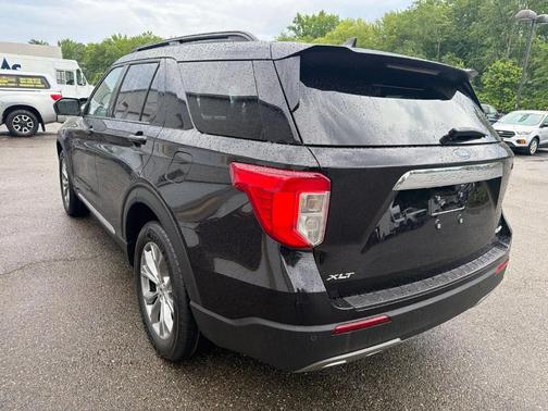 Black Metallic 2022 Ford Explorer XLT